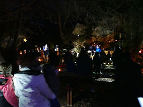 Waldadvent in der Fatima-Grotte (Foto: Karl-Franz Thiede)